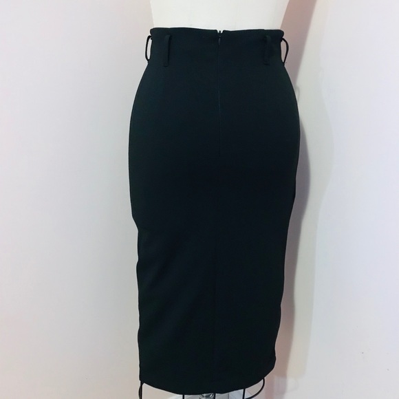 Black Pencil skirt with slit - Picture 2 of 5